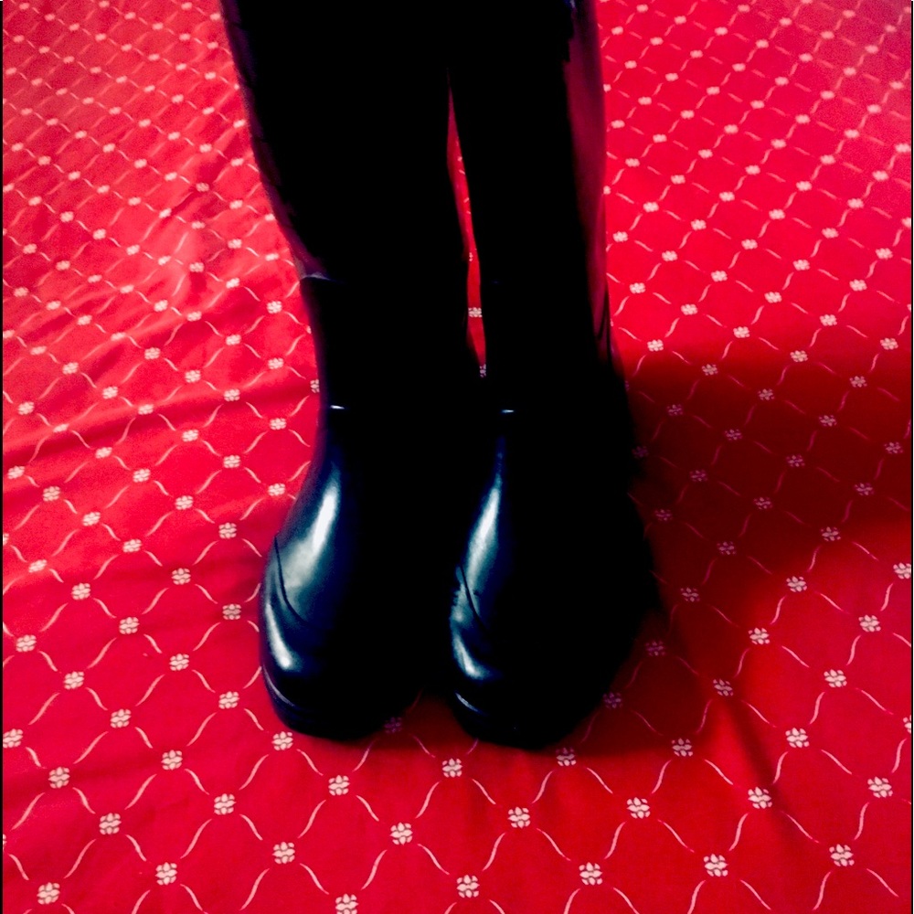 Beautiful MICHAEL KORS MK logo boot
